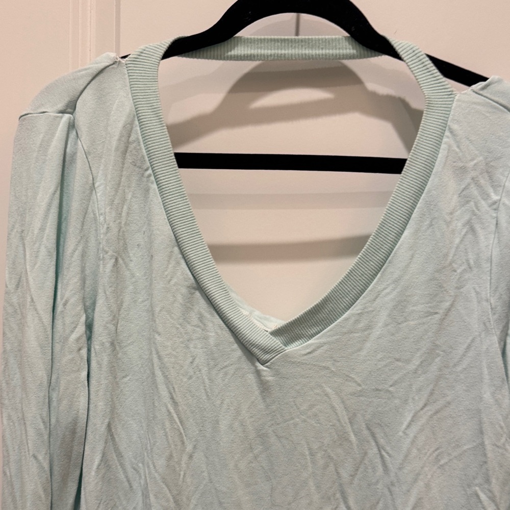 Pink Lotus Light Blue V-Neck Sweatshirt Women’s Large - Picture 7 of 9